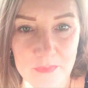 Meet your Posher, Debi